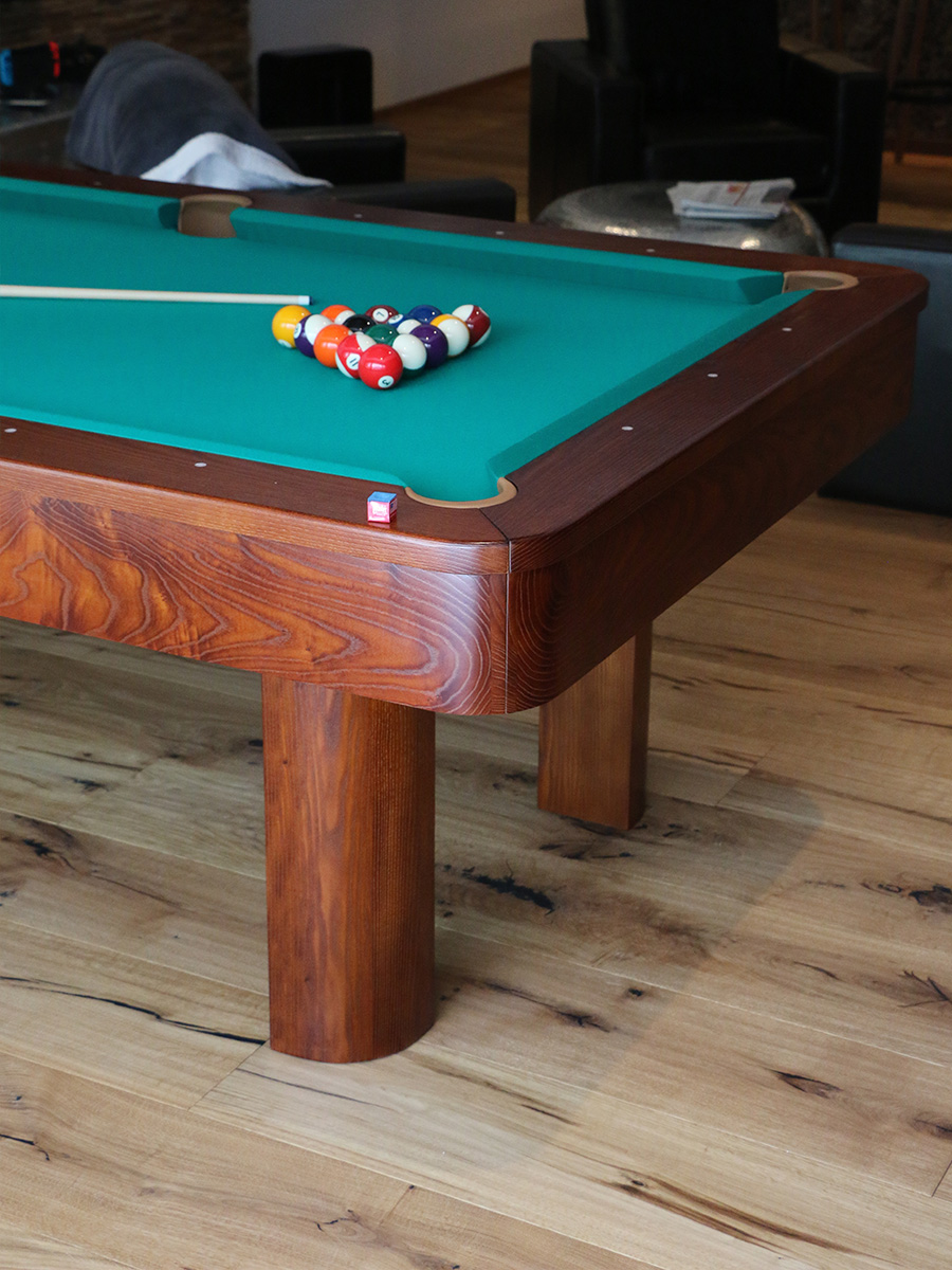 Pool-Billardtisch KAIROS aus massiver Esche. 